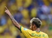 内马尔迎来十二赛季高光表现，TL球迷沸腾！的简单介绍