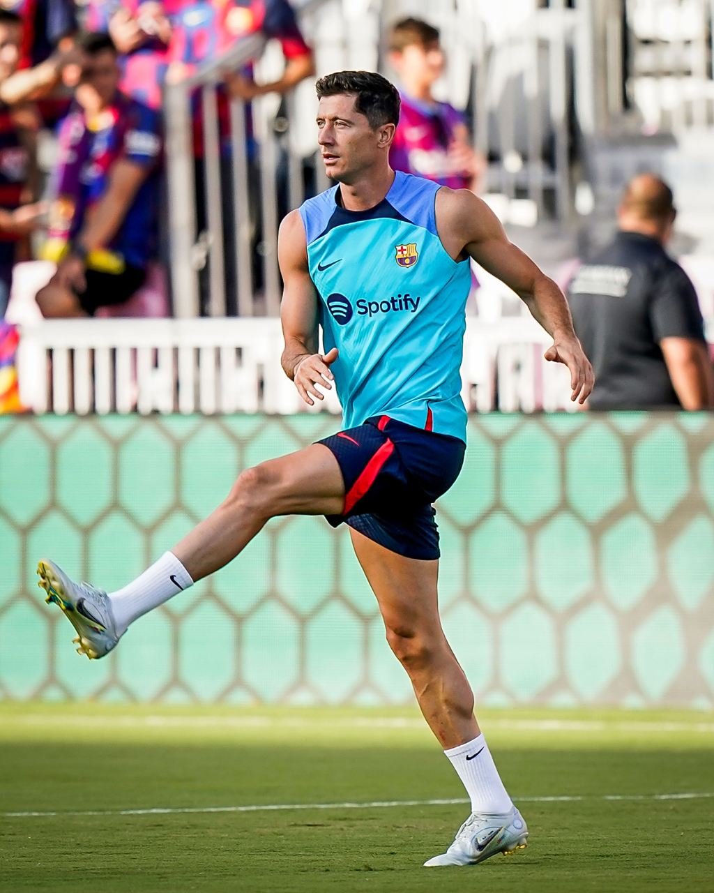 包含莱万多夫斯基新星大胜表现惊艳，巴塞罗那未来可期！的词条